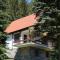 Cottage right next to the forest with a beautiful view of the valley - 耶什赫维采