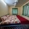 Juis Homestay Near Beach Property - Malvan