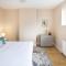 New Modern Luton Contractor's Luxe Retreat - 卢顿