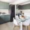 New Modern Luton Contractor's Luxe Retreat - 卢顿