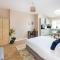 New Modern Luton Contractor's Luxe Retreat - 卢顿