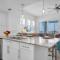 Latitude Adjustment Penthouse by Coastal Chic - برادنتون