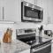 Latitude Adjustment Penthouse by Coastal Chic - برادنتون