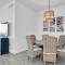 Latitude Adjustment Penthouse by Coastal Chic - برادنتون