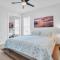 Latitude Adjustment Penthouse by Coastal Chic - برادنتون