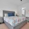 Latitude Adjustment Penthouse by Coastal Chic - برادنتون