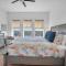 Latitude Adjustment Penthouse by Coastal Chic - برادنتون