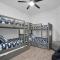 Latitude Adjustment Penthouse by Coastal Chic - برادنتون