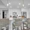 Latitude Adjustment Penthouse by Coastal Chic - برادنتون