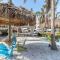 Latitude Adjustment Penthouse by Coastal Chic - برادنتون