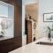 Spacious Luxe 2Bd with Harbour Views and Parking - Auckland