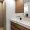 Spacious Luxe 2Bd with Harbour Views and Parking - Auckland