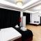 Bucharest Studios Dubai Room - Bucarest
