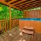 1 bedroom log cabin with hot tub, pool table, great location! - 赛维尔维尔