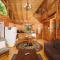 1 bedroom log cabin with hot tub, pool table, great location! - 赛维尔维尔