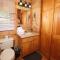 1 bedroom log cabin with hot tub, pool table, great location! - 赛维尔维尔