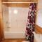 1 bedroom log cabin with hot tub, pool table, great location! - 赛维尔维尔