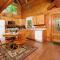 Cute 1 bedroom sleeps 6 with hot tub, pool table, located in between Gatlinburg and Pigeon Forge! - Sevierville