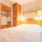 Appartement cosy 3 pièces, piscine, sauna, hammam, à 100m des pistes, parking couvert inclus - FR-1-351-28