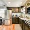 Family-Friendly Main St Gloucester Apt with Balcony! - Gloucester