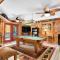BearHavencabinfun 3 story Log Cabin Mountain View,Hot Tub, sleeps 10 - ماجي فالي