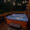 Pet friendly 2BR log cabin- hot tub & game room! - 赛维尔维尔