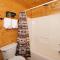 Pet friendly 2BR log cabin- hot tub & game room! - 赛维尔维尔
