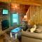 Romantic pet friendly cabin for 2- hot tub! - Сев'єрвілл