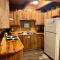 Romantic pet friendly cabin for 2- hot tub! - Сев'єрвілл