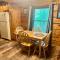 Romantic pet friendly cabin for 2- hot tub! - Сев'єрвілл