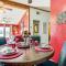 College Station Getaway with Hot Tub and Courtyard! - 大学城