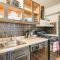 College Station Getaway with Hot Tub and Courtyard! - 大学城