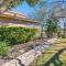 College Station Getaway with Hot Tub and Courtyard! - 大学城
