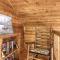 Adorable 2BR log cabin with hot tub and foosball! - 赛维尔维尔