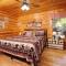 Enjoy A Big Game Room & Cozy Outdoor Spaces - Sleeps 11 - Pigeon Forge - 赛维尔维尔