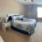 4 Bed 2.5 Bath Sleeps 10- King of Karincrest - 米德尔敦
