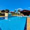 Chácara com 4 Chalés, grande piscina e muito verde