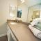 Relaxing Hollywood Condo with Pool & Balcony - 洛杉矶