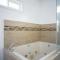 Renovated Home w Playroom games AC WD - 朗代尔