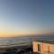 Oceanfront 1 BR Oasis w Parking & Pool 417 - شاطئ ريدوندو