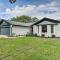 Pet-Friendly Lockhart Home with Private Yard - Lockhart