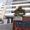 Modern 1 Bedroom apartment with Pool, Gym & Water Views