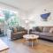 Spacious 2BDR in SM - 5 minutes walk to the beach! - لوس أنجلوس