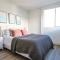 Spacious 2BDR in SM - 5 minutes walk to the beach! - لوس أنجلوس
