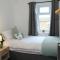 Cozy 2-Bed Home, St Helens - Sleeps 5 - Free WiFi - Сент-Хеленс