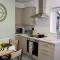 Cozy 2-Bed Home, St Helens - Sleeps 5 - Free WiFi - Сент-Хеленс