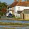 Country cottage in pretty village quay views - Chichester