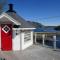 Seafront Holiday Home close to Reine, Lofoten