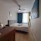 Chambre Spacieuse - Dressing - SDB communes - Parking Privé - Nîmes