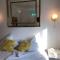 Apartment in Gelb, mit Balkon, Kamin, 50 Schritte zu Radweg, ideal for Long Stay, 4 Singles in Single Rooms